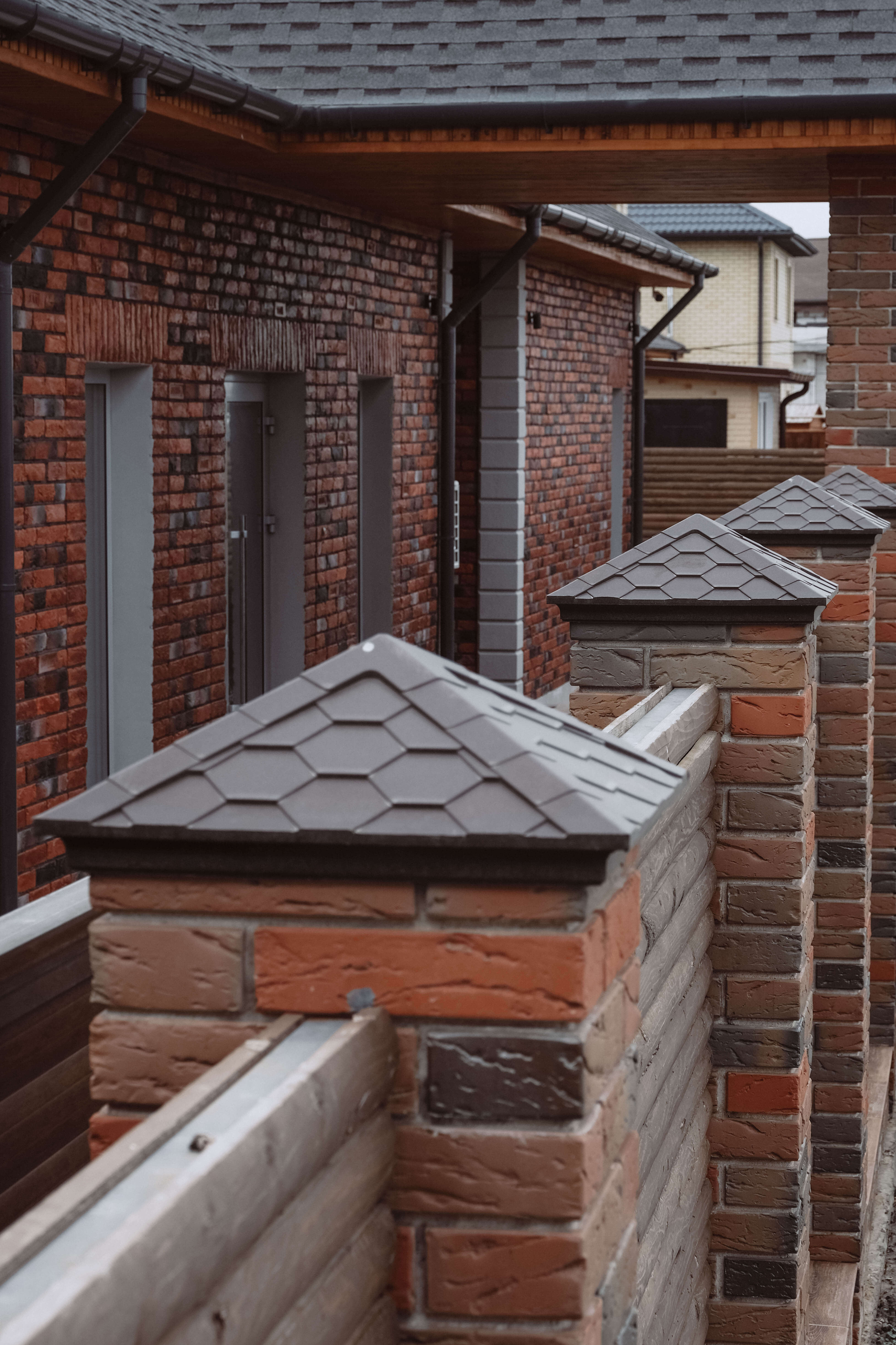 Колпак Zking Эверест Коричневый на столб 1.5х1.5 кирпича (390х390мм) в Вологде фото